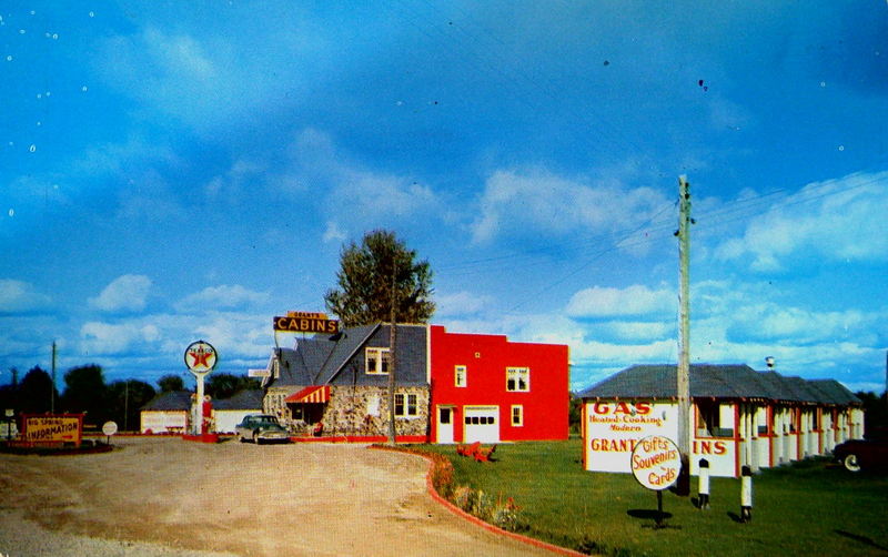 Grants Modern Tourist Cabins - Old Postcard